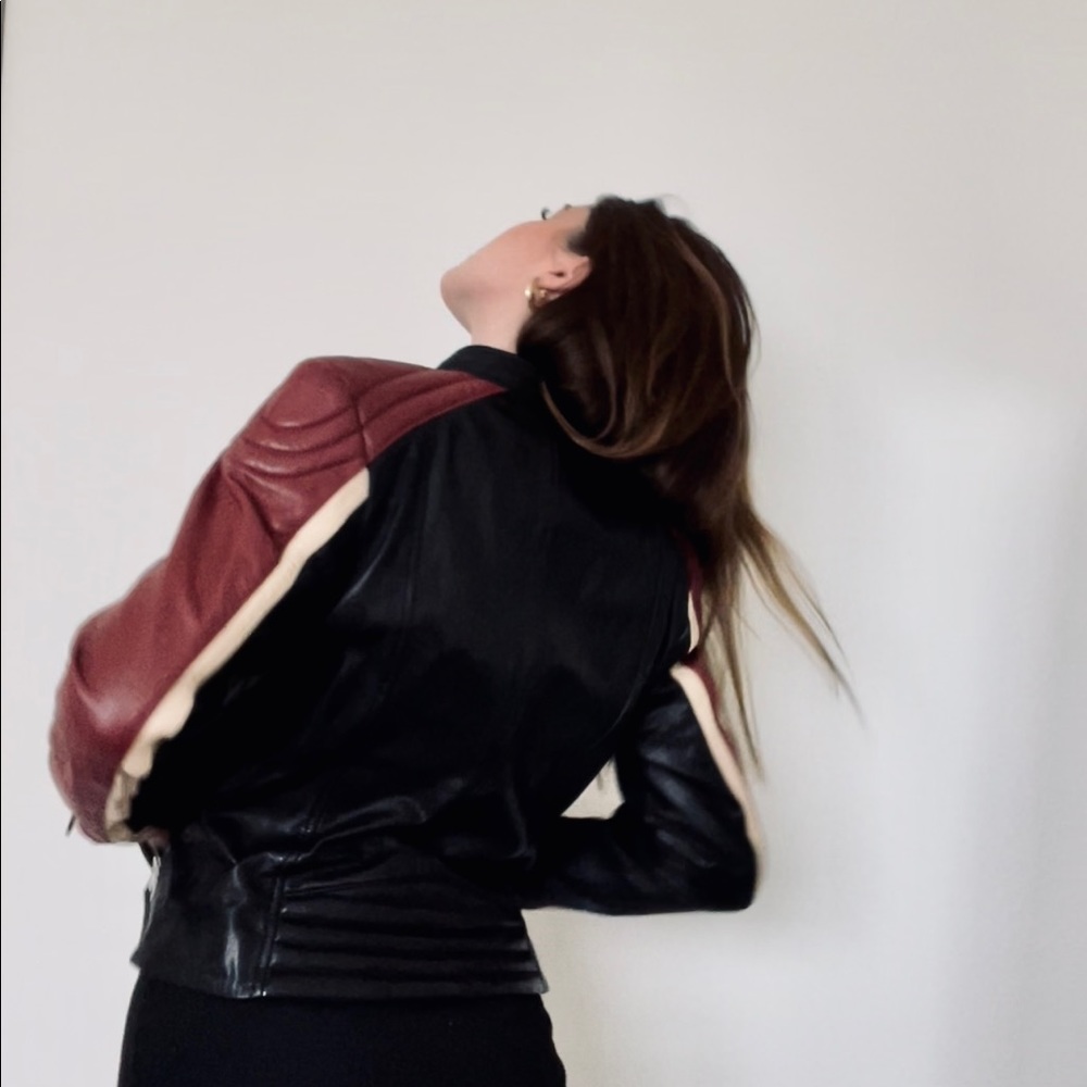 Authentic vintage women’s leather jacket. 100% leather shell